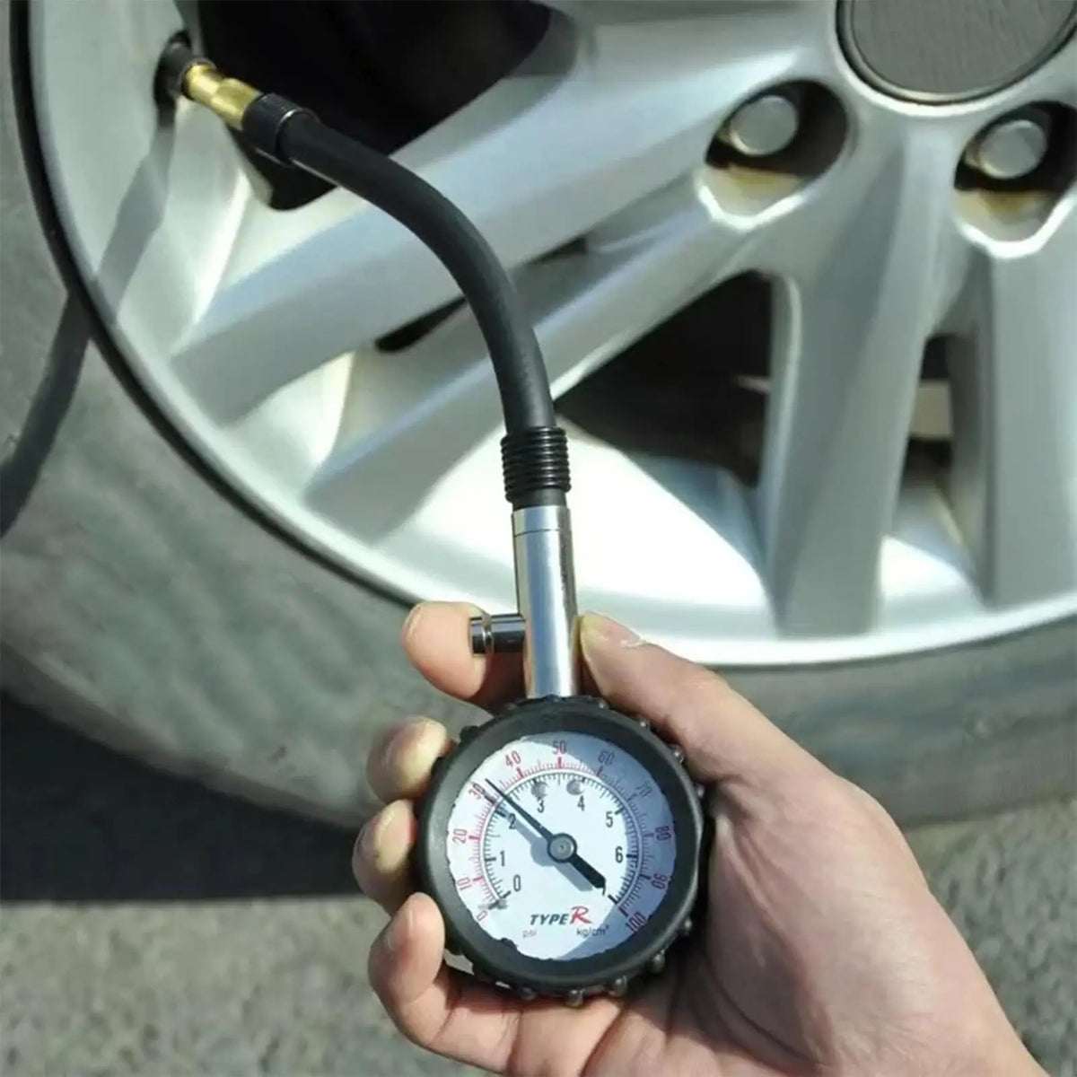 Gauge connected to a tire valve